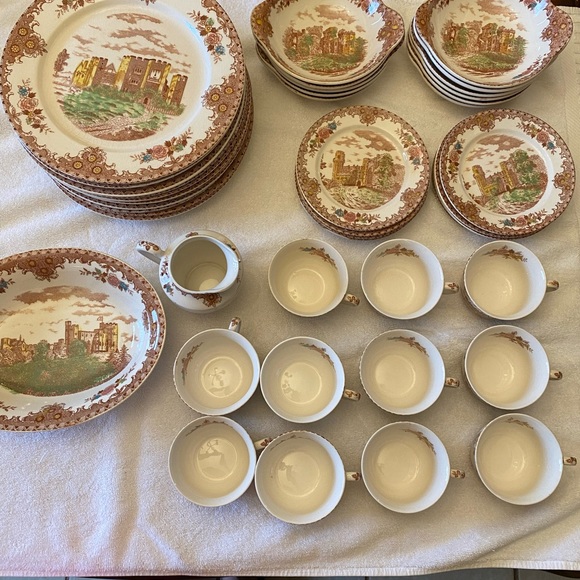 Beautiful Genuine English Castles China Set - Picture 5 of 10